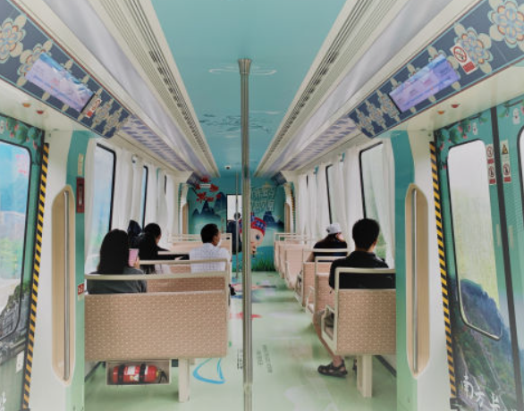 鳳凰磁縣浮列車