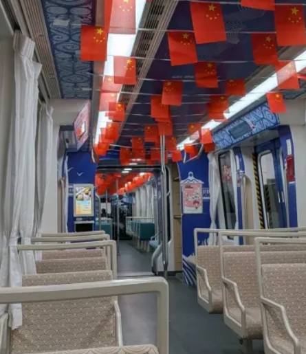 鳳凰磁縣浮列車