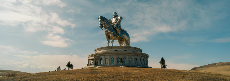 特勒吉國家公園(騎馬)－成吉思汗雕像博物館(穿蒙古服裝照相、 騎駱駝、賞雄鷹、射箭－烏龜石－達爾汗－紅牛蒙式小火鍋