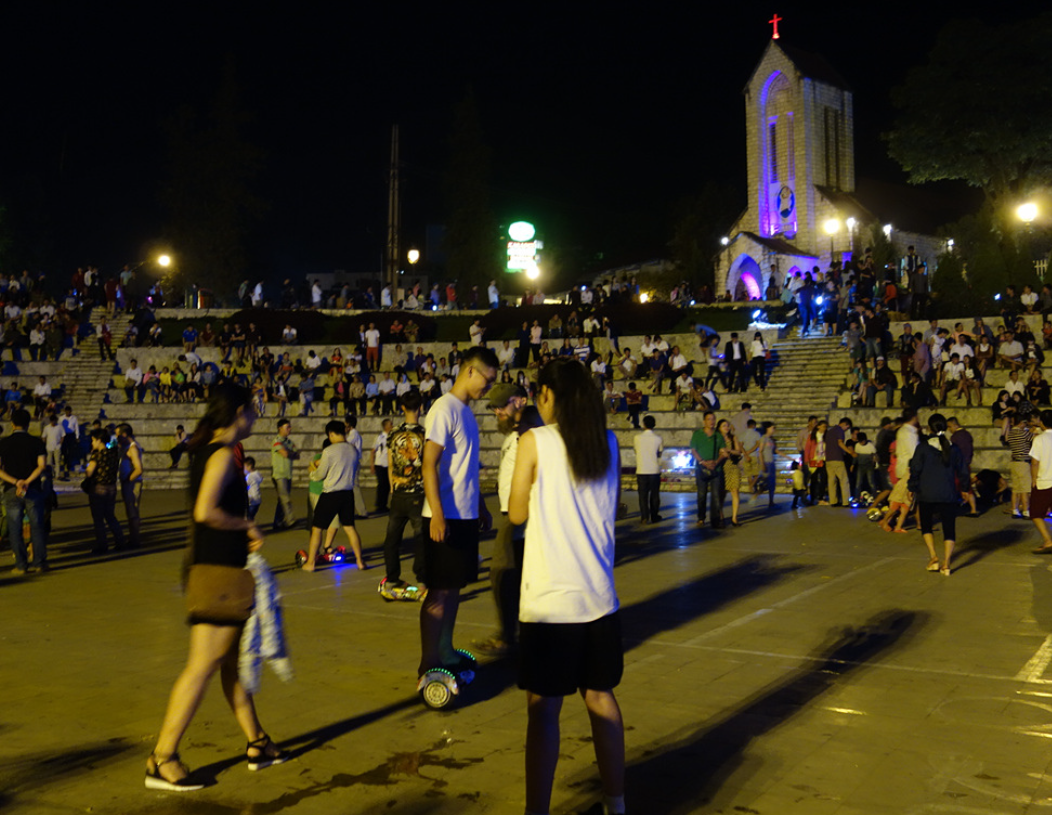 沙壩石教堂與愛情廣場